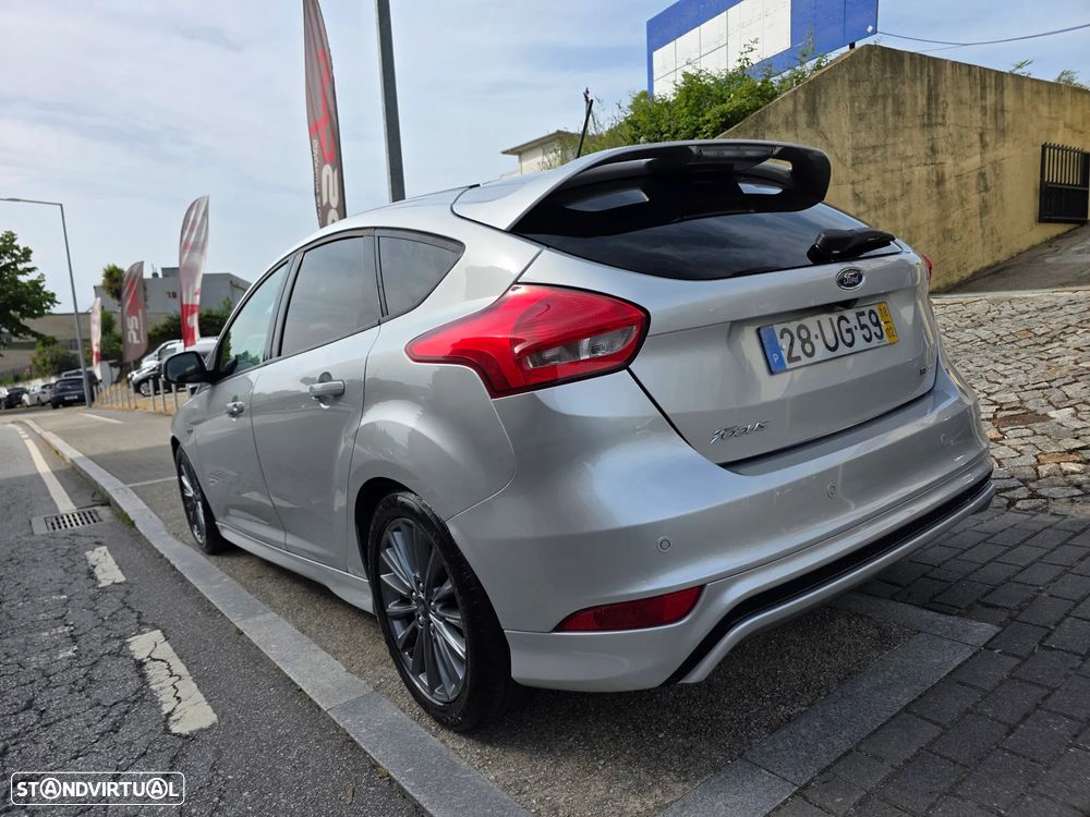 Ford Focus 1.0 EcoBoost MHEV ST-Line - 6