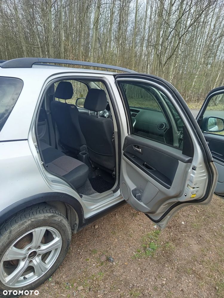 Suzuki SX4 1.6 GS / Premium 4WD - 16
