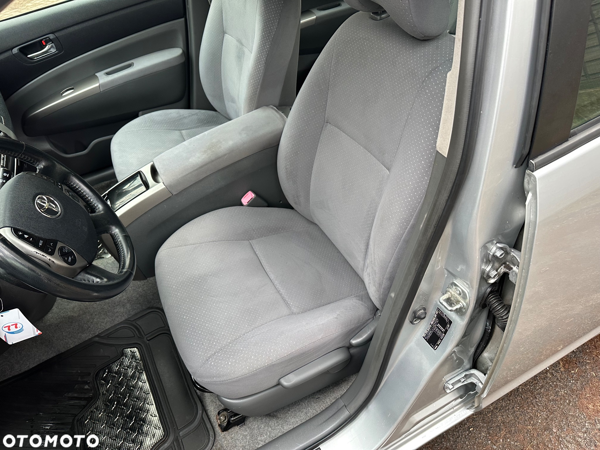 Toyota Prius (Hybrid) - 16