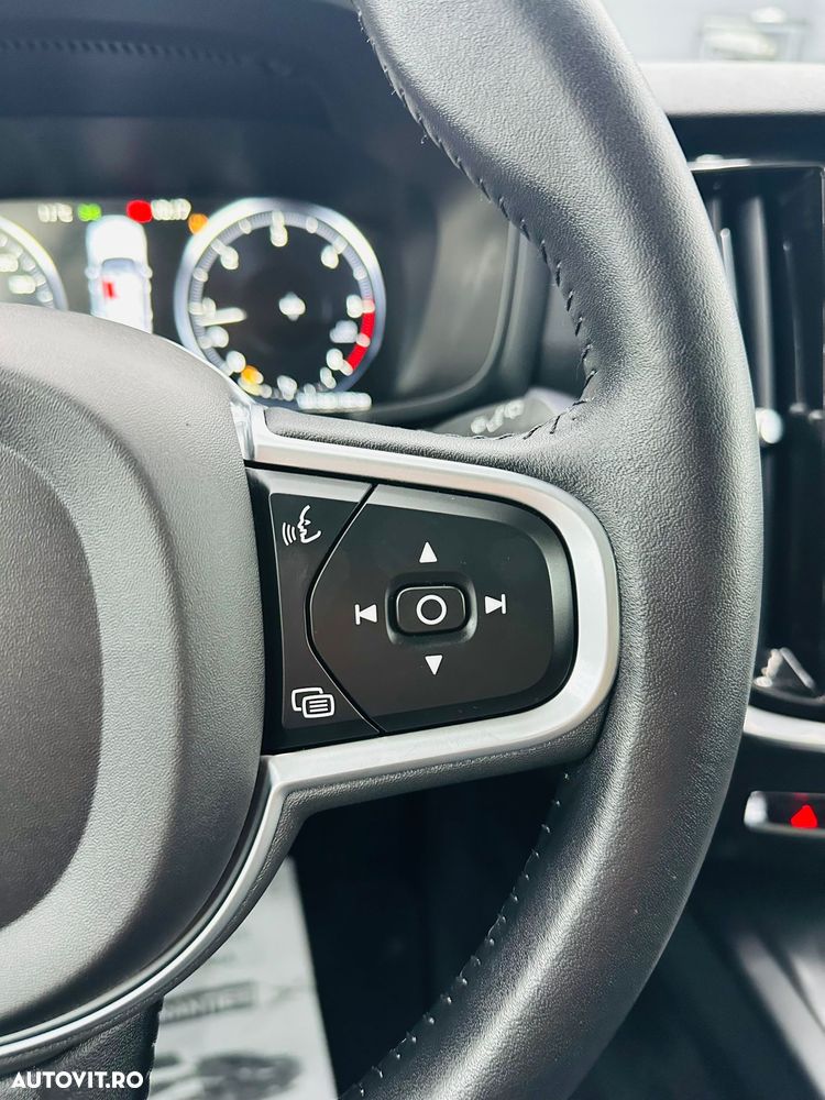 Volvo V60 D4 Momentum Pro - 27