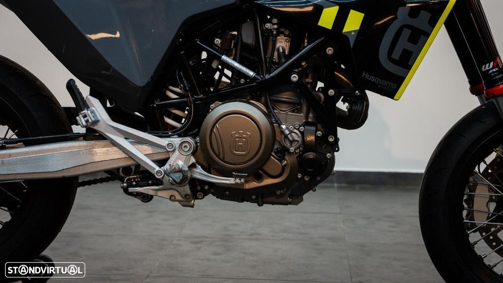 Husqvarna 701 Supermoto - 9