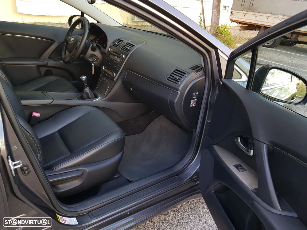 Toyota Avensis SW 2.0 D-4D Exclusive - 34