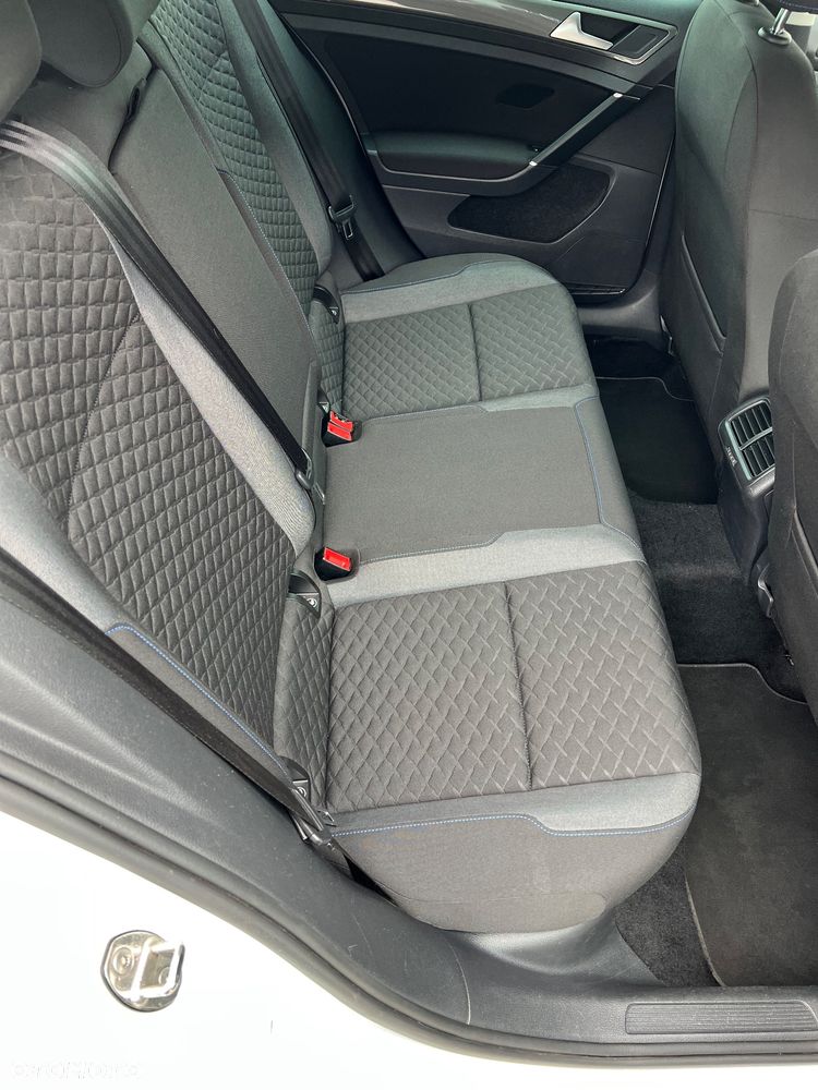 Volkswagen Golf - 9