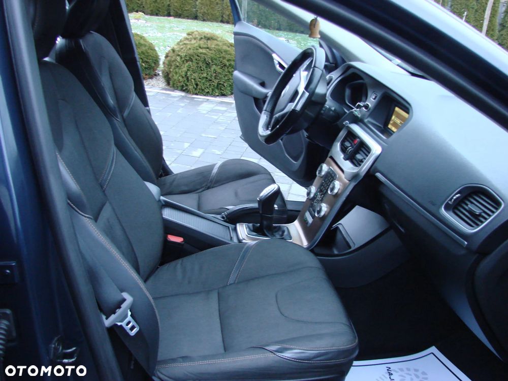 Volvo V40 Cross Country - 21