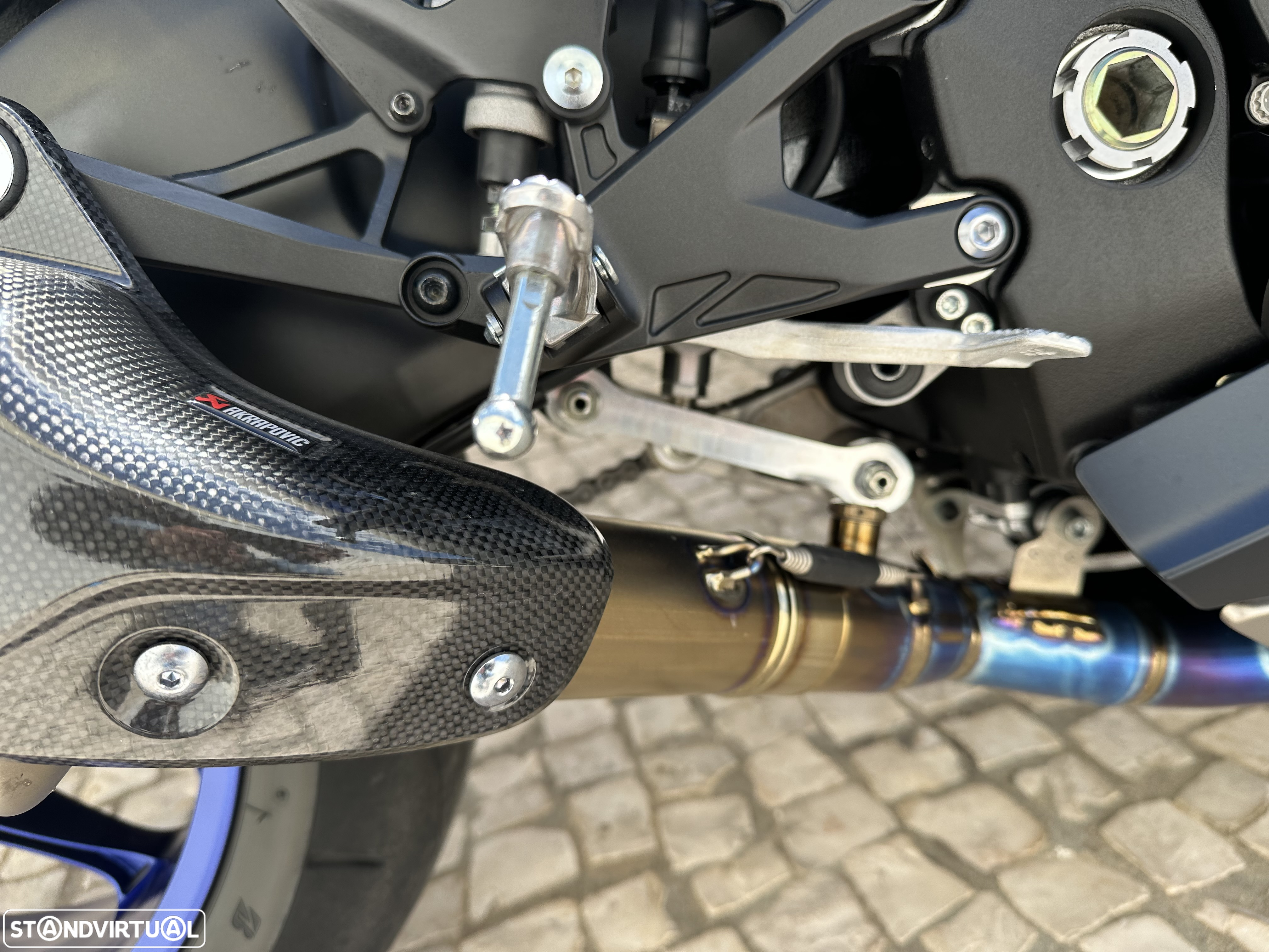 Yamaha YZF r1 modelo de 2024 - 16