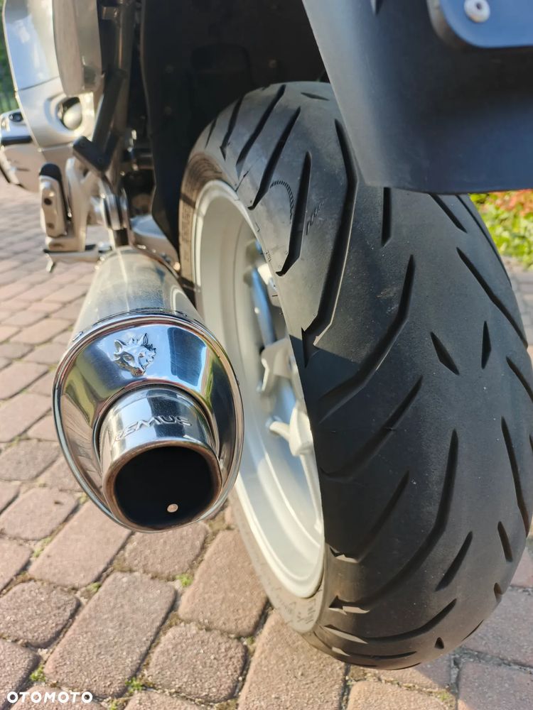 BMW R - 8