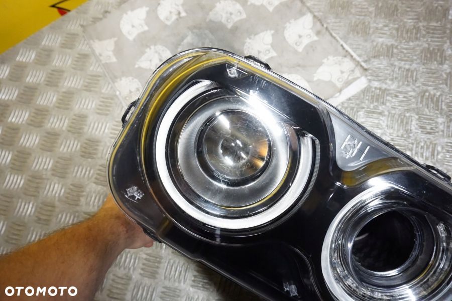DODGE CHALLENGER 2015 2020 - REFLEKTOR LAMPA HID XENON LED PRAWA USA - 14