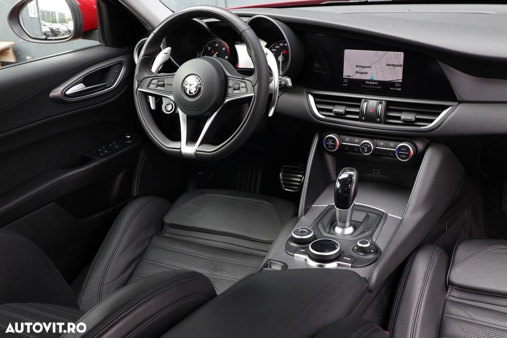 Alfa Romeo Giulia 2.2 AT8-Q4 Veloce - 27