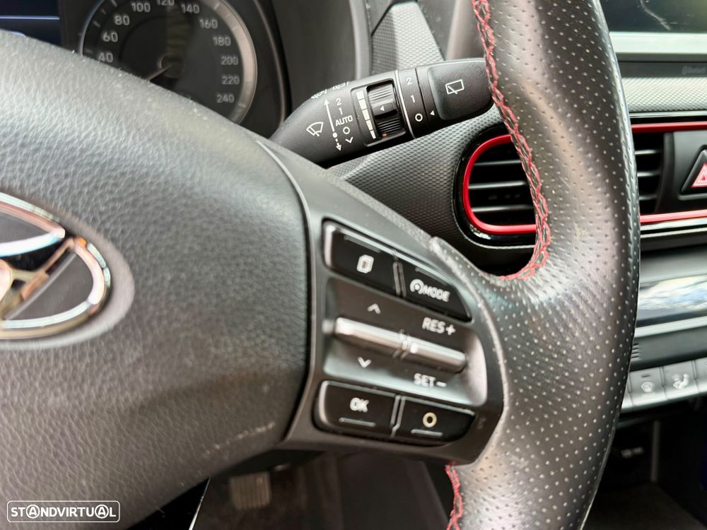 Hyundai Kauai 1.0 T-GDi Premium Tec.Preto - 24