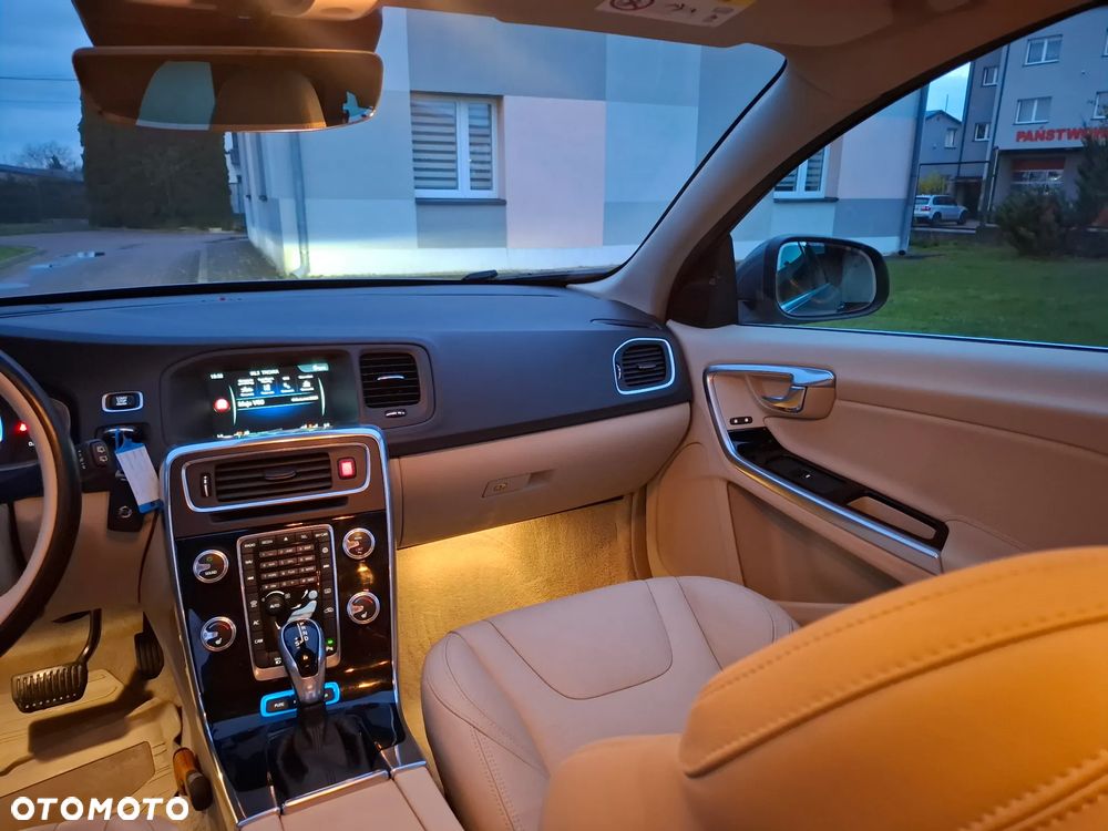 Volvo V60 D6 Twin Engine Geartronic Summum - 12