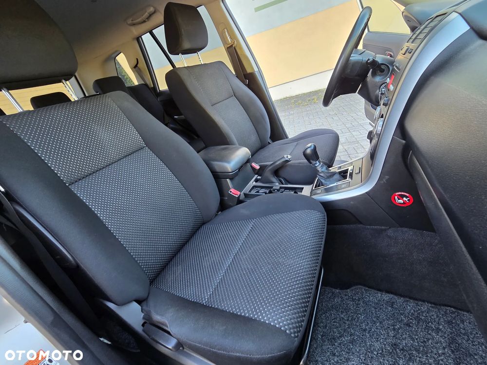 Suzuki Grand Vitara 1.9 DDiS Comfort DPF Family - 38