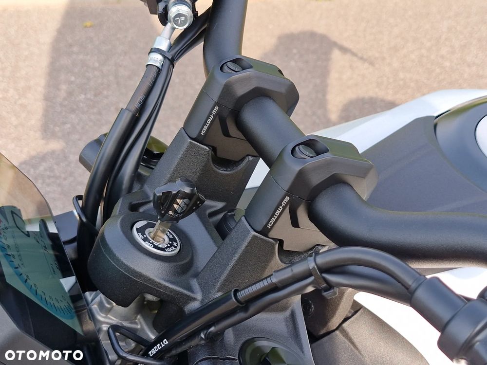 Suzuki GSX - 16