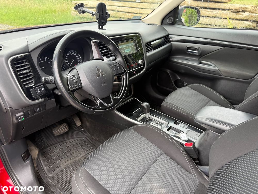 Mitsubishi Outlander 2.0 Intense + Navi 4WD CVT - 11