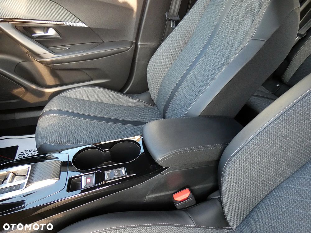 Peugeot 2008 1.2 PureTech Allure S&S EAT8 - 26