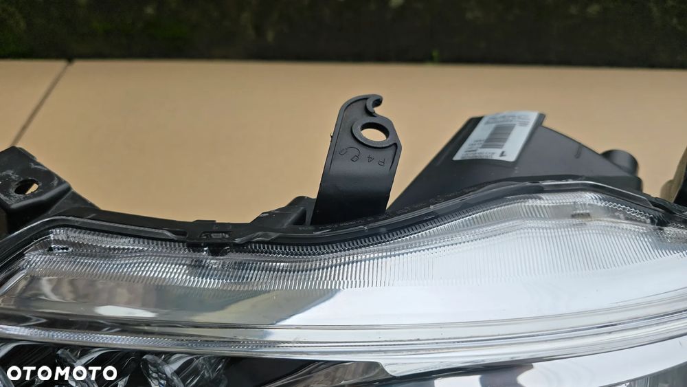 Toyota Auris II 12-15 Lampa Przód Lewa Zwykła z LED DRL Oryginał Europa - 5