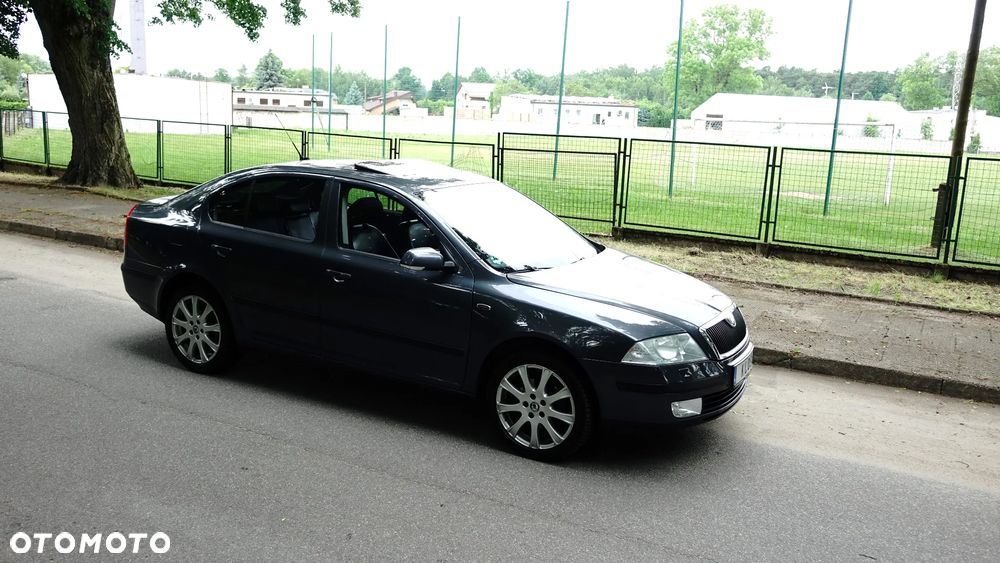 Skoda Octavia 2.0 FSI Automatik Laurin & Klement - 38