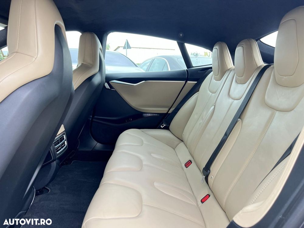 Tesla Model S - 33