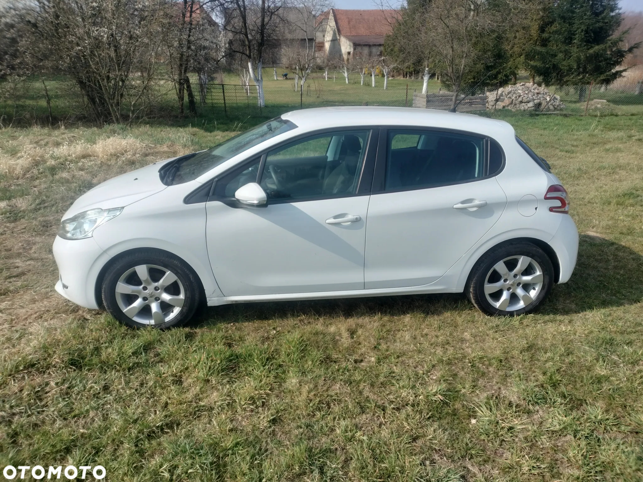 Peugeot 208 - 14