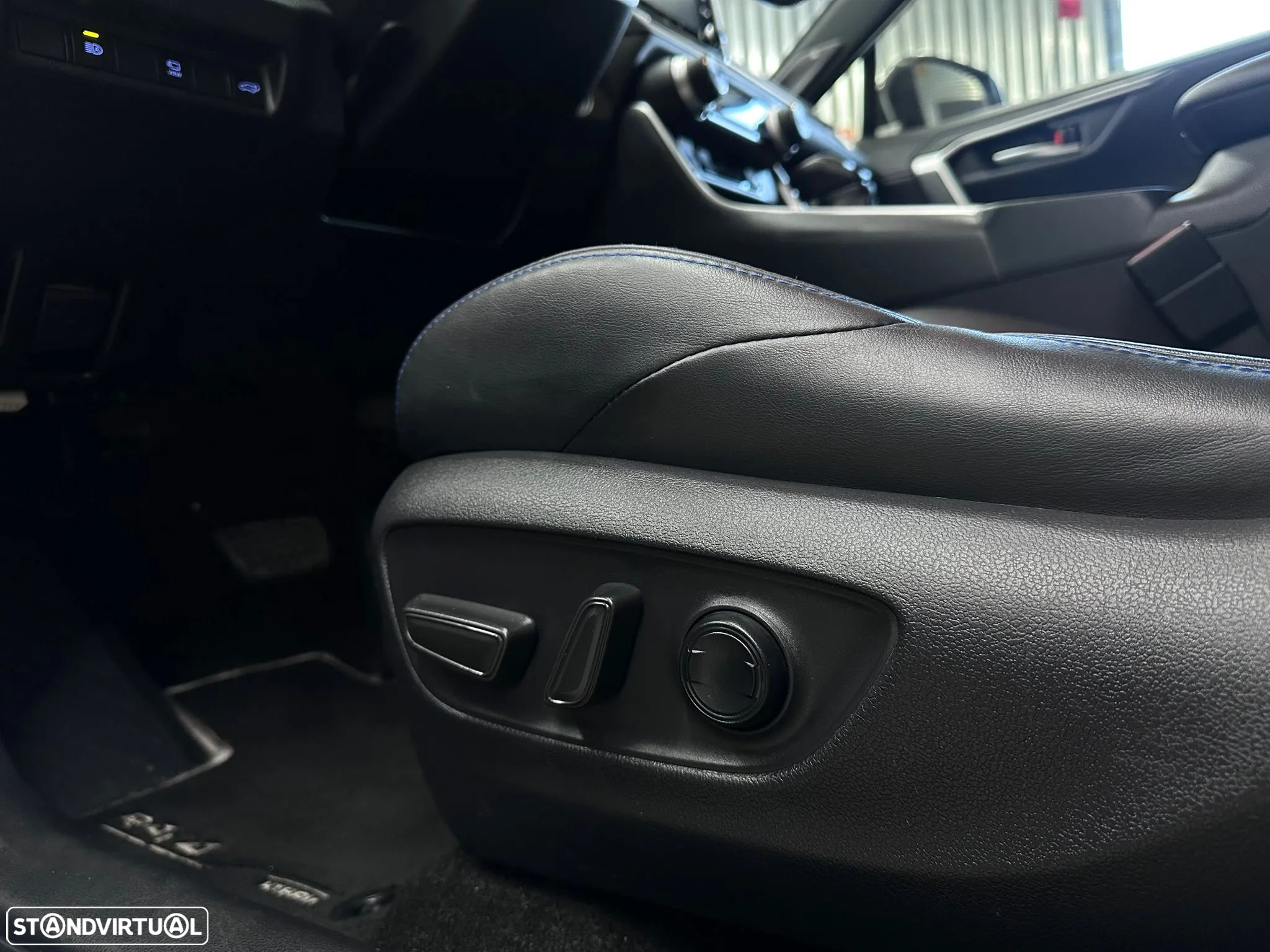 Toyota RAV4 2.5 HDF Lounge - 36