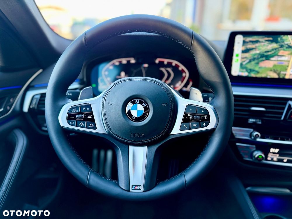 BMW Seria 5 520d xDrive Touring M Sport Edition - 18