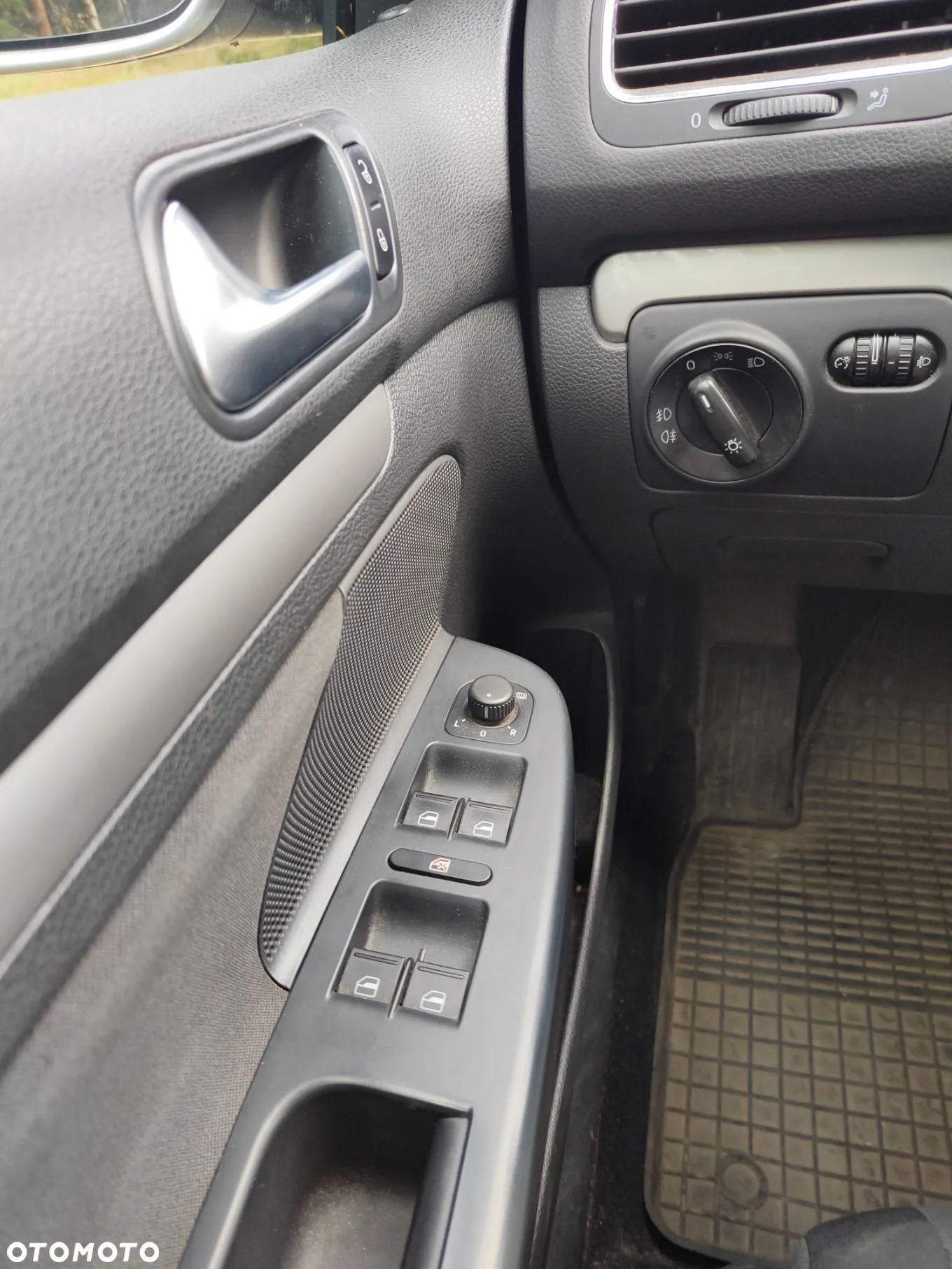 Volkswagen Golf VI 1.6 TDI Comfortline DSG - 11