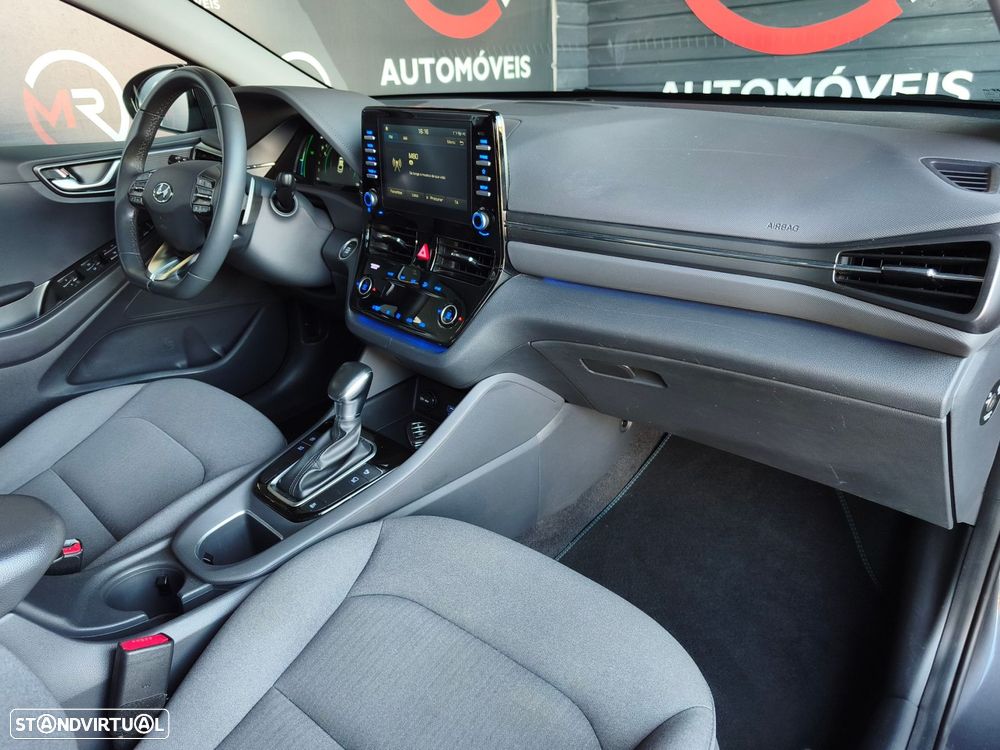 Hyundai Ioniq - 36