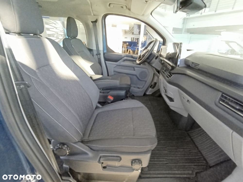 Ford Tourneo Custom - 12