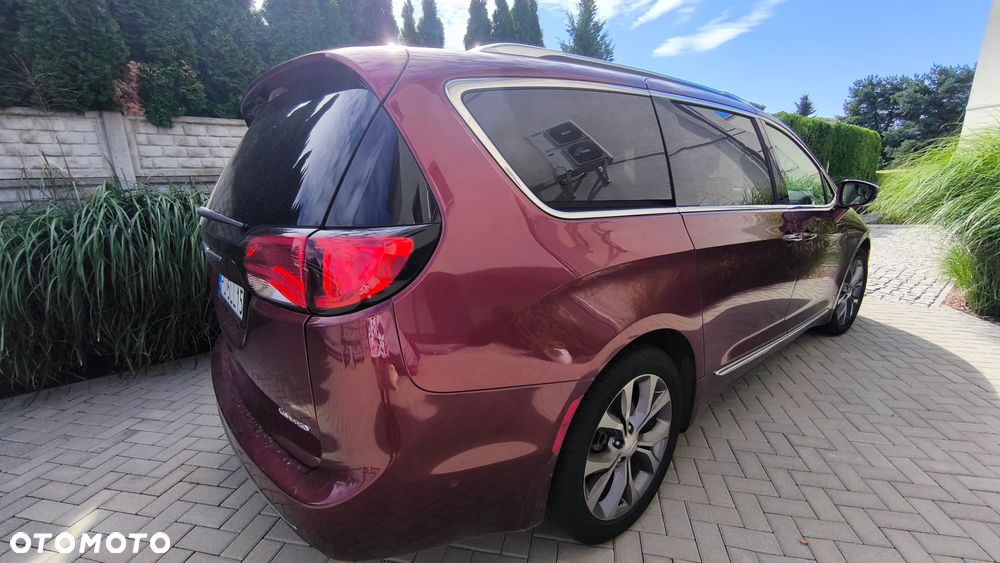 Chrysler Pacifica - 2