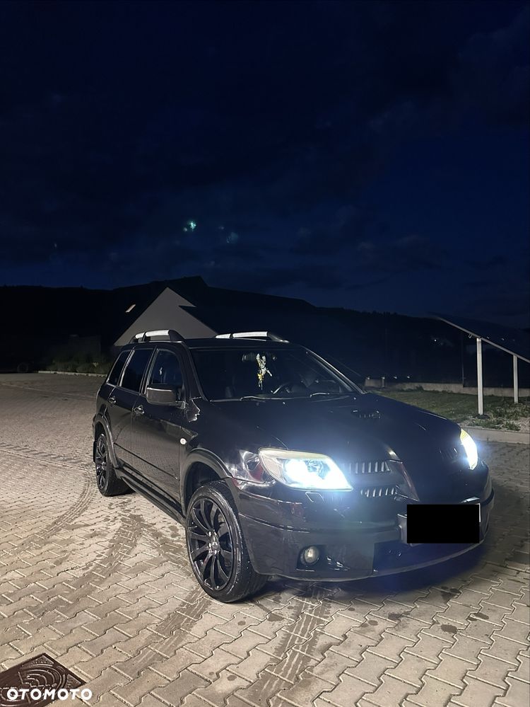 Mitsubishi Outlander - 1