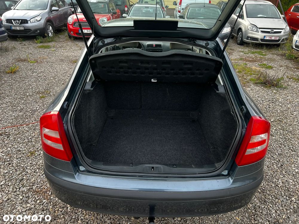 Skoda Octavia 1.6 Ambiente - 23
