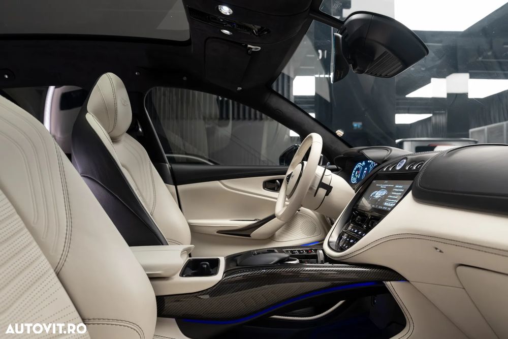 Aston Martin DBX - 34