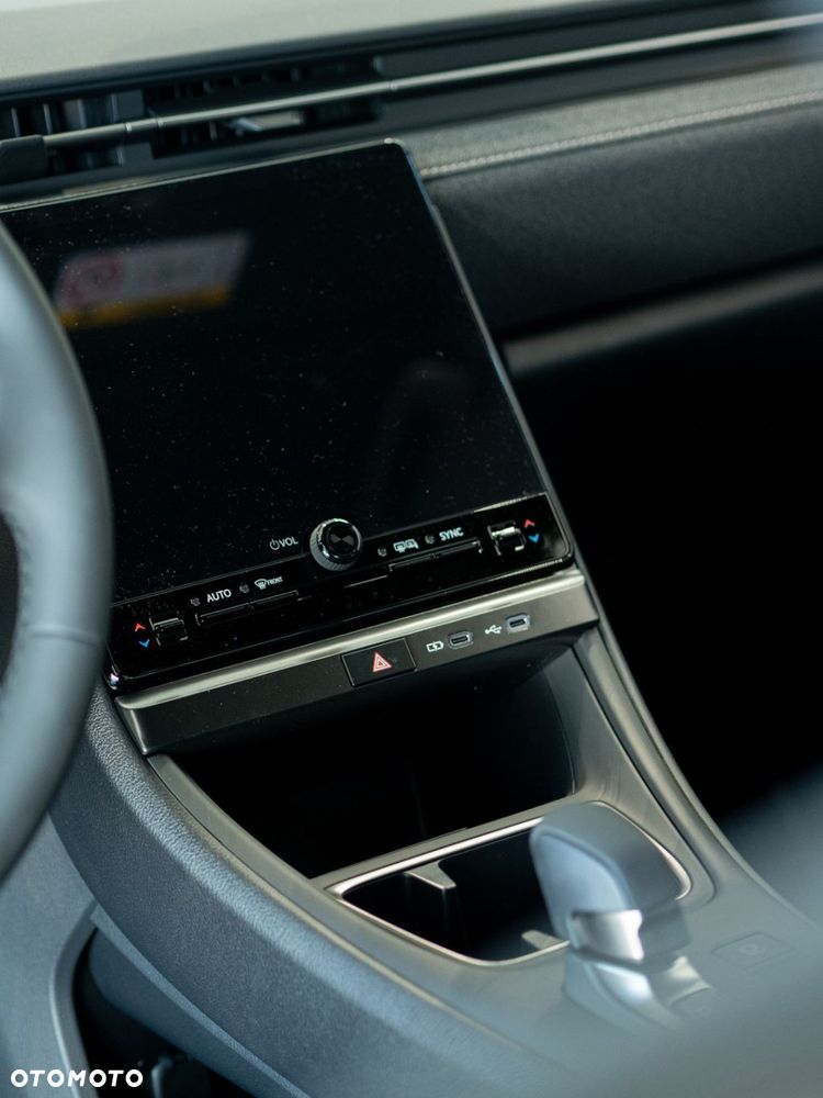 Lexus LBX - 7