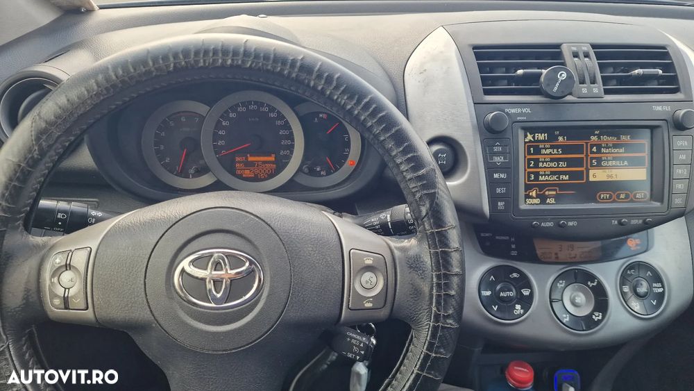 Toyota RAV4 2.2 D-4D Luxury - 9