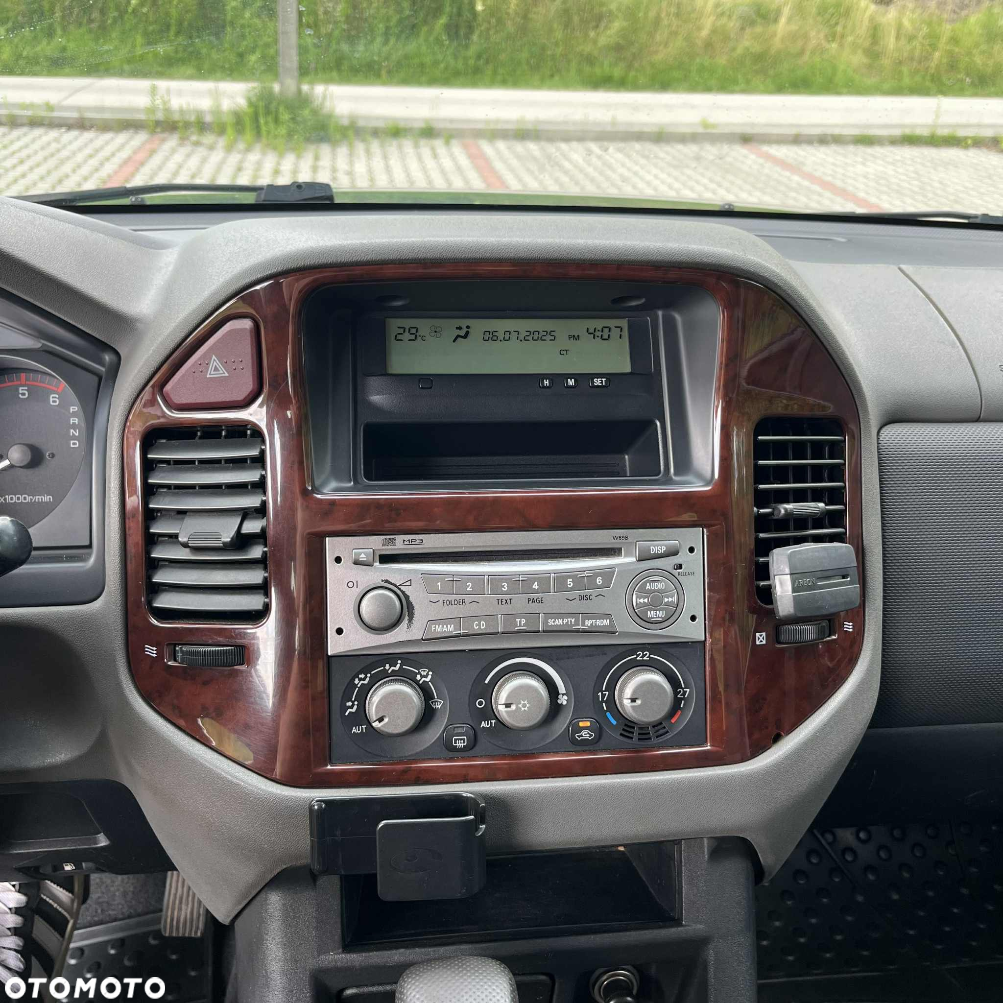 Mitsubishi Pajero - 14