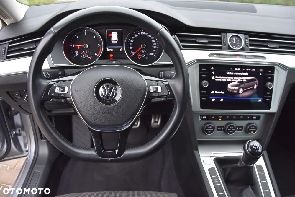 Volkswagen Passat - 28