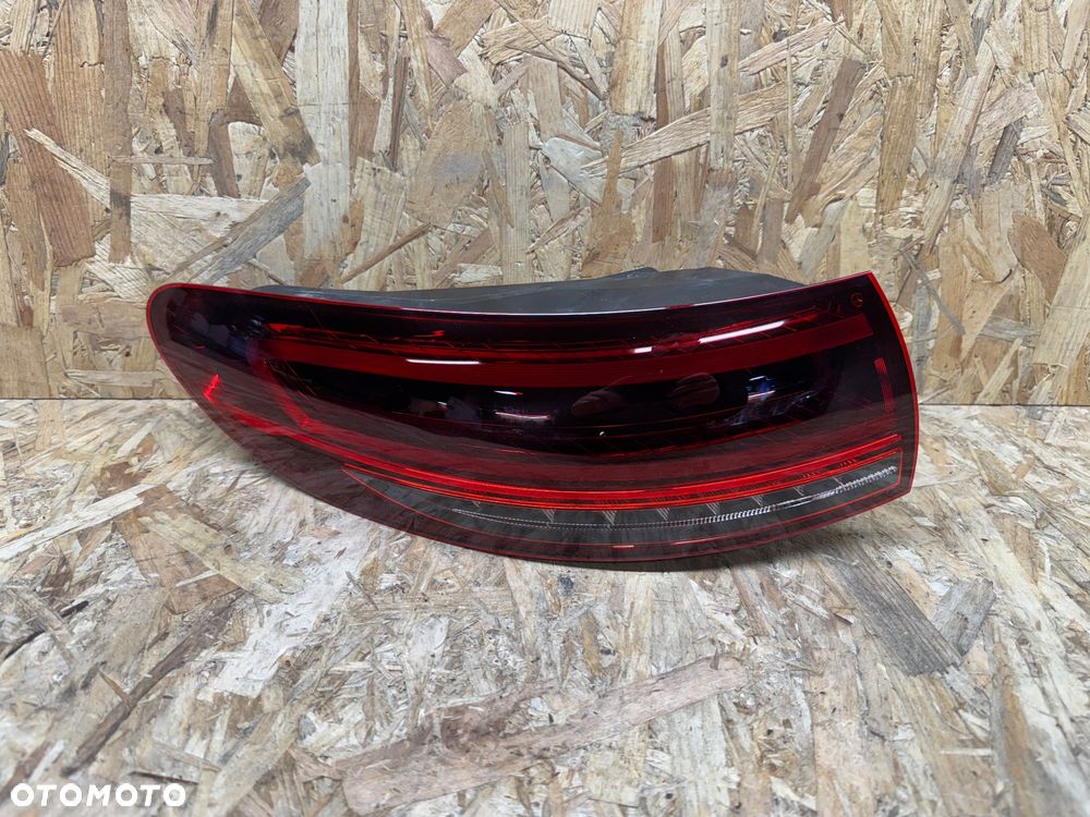 Tylna lewa lampa Mercedes eqc 293