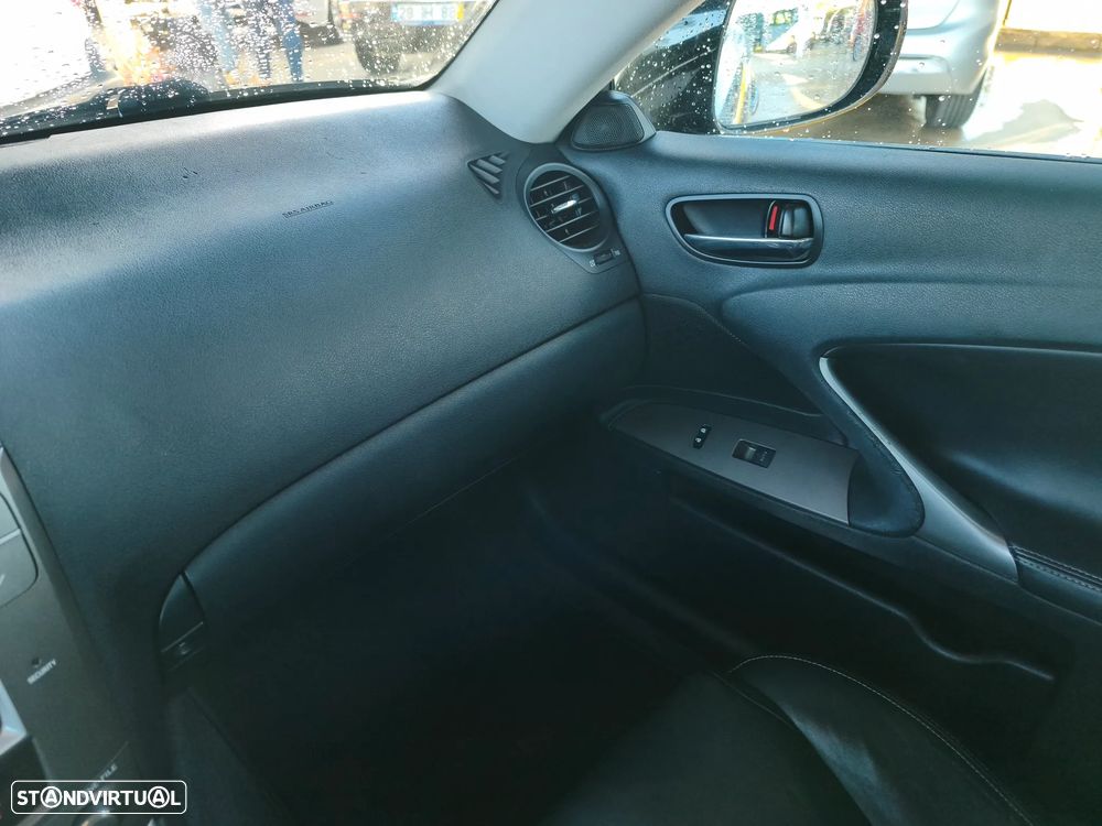 Lexus IS 220 d Luxury 2D - 38