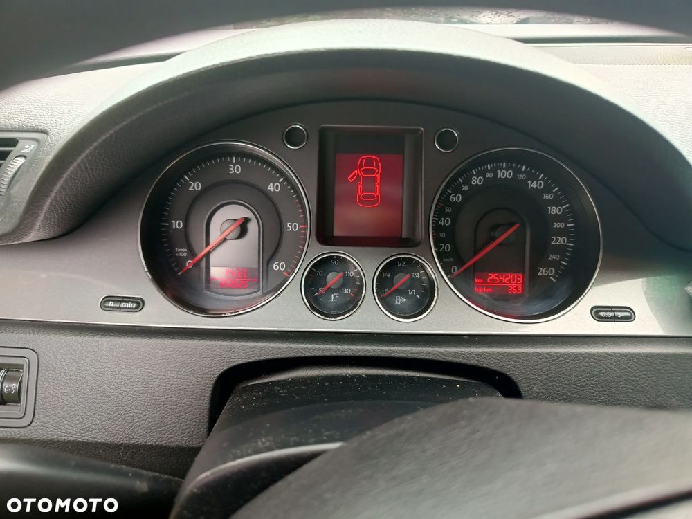 Volkswagen Passat 2.0 TDI Trendline - 11