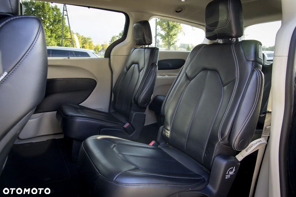 Chrysler Pacifica - 7