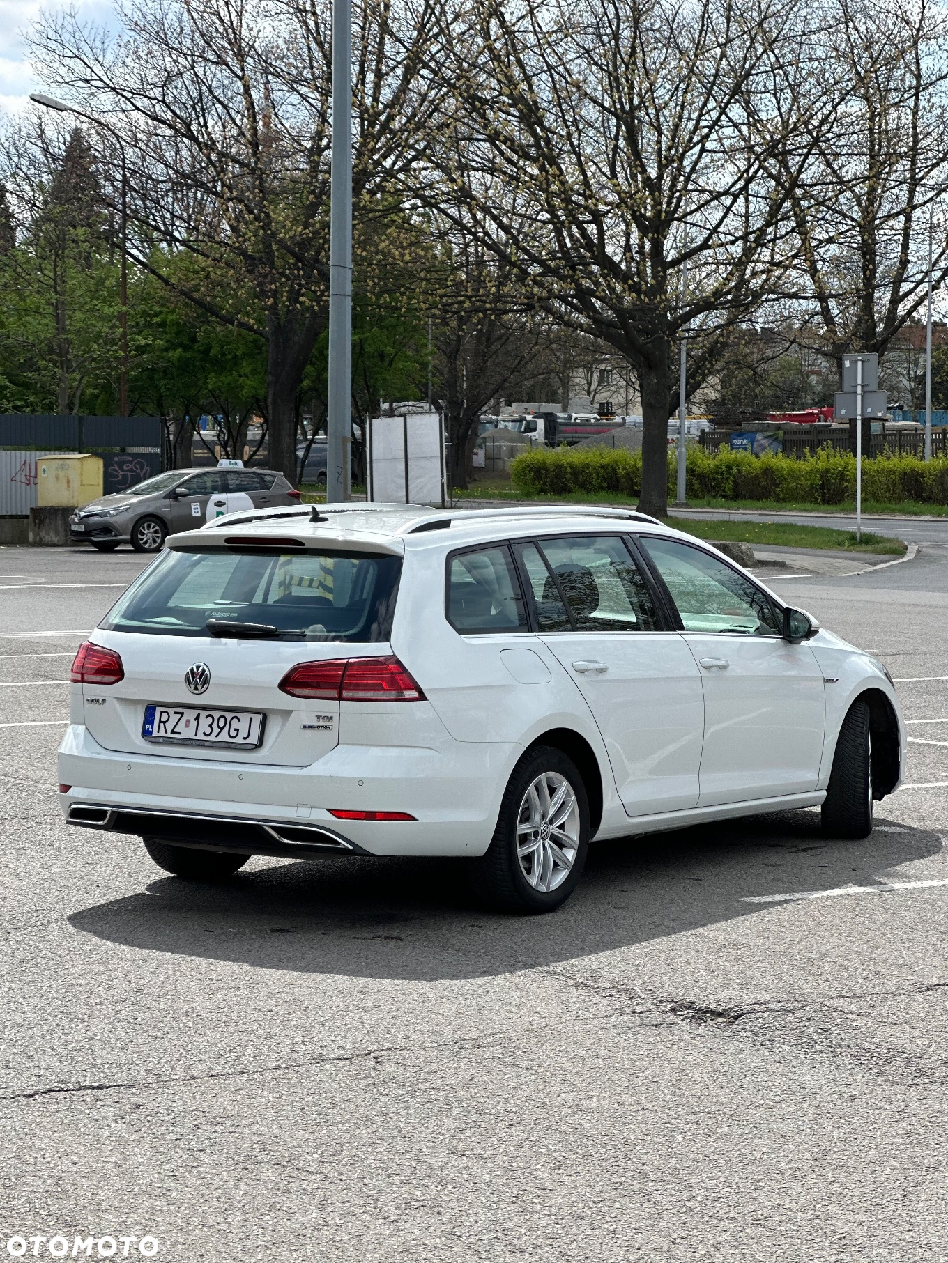 Volkswagen Golf 1.4 TSI BlueMotion Technology DSG Comfortline - 4