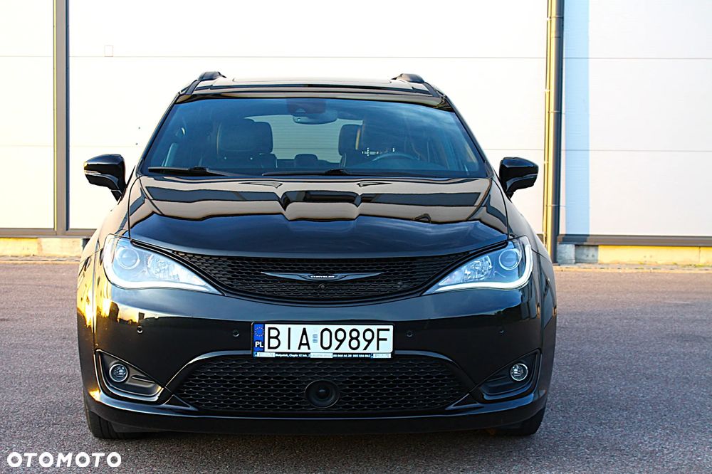 Chrysler Pacifica - 12