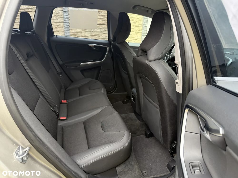 Volvo XC 60 D4 AWD Momentum - 10