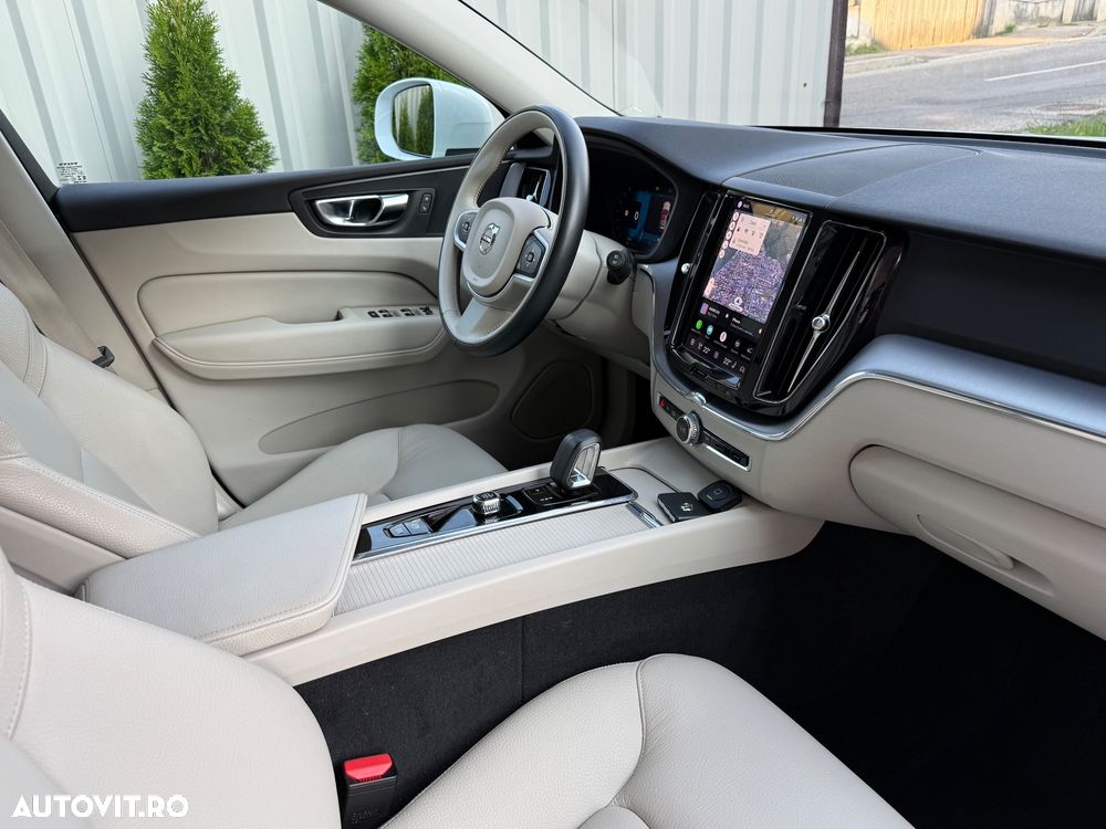 Volvo XC 60 B4 MHEV AT8 AWD Momentum Pro - 21