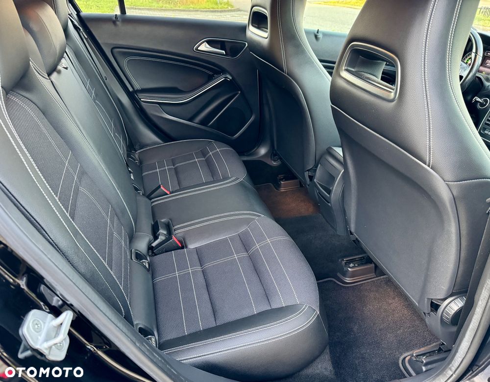 Mercedes-Benz Klasa A 180 Activity Edition - 23