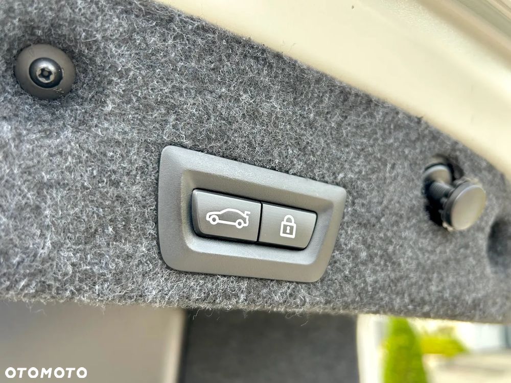 BMW Seria 5 535i Sport-Aut - 37