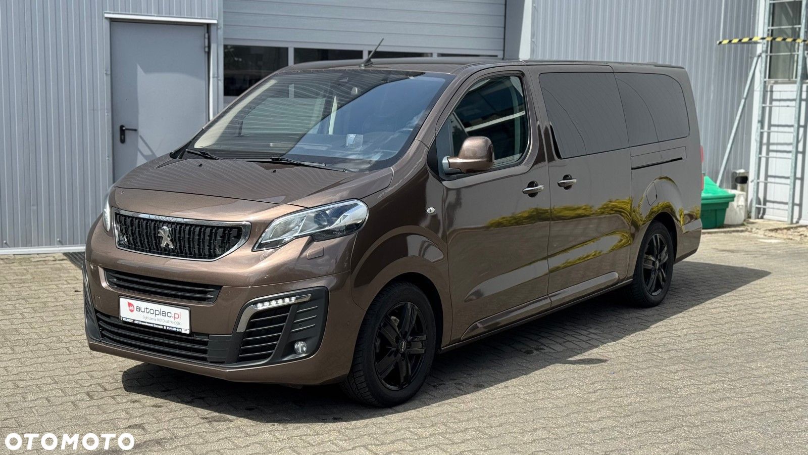 Peugeot Traveller - 1