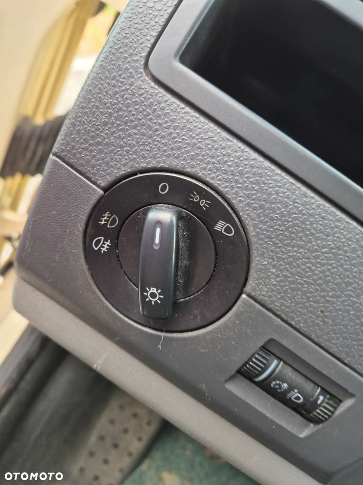 Volkswagen Caravelle - 20