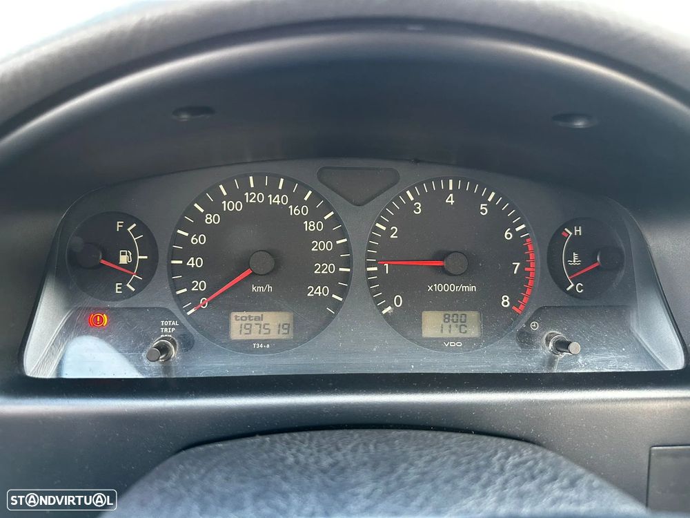 Toyota Avensis Sedan 1.6 Sol - 16