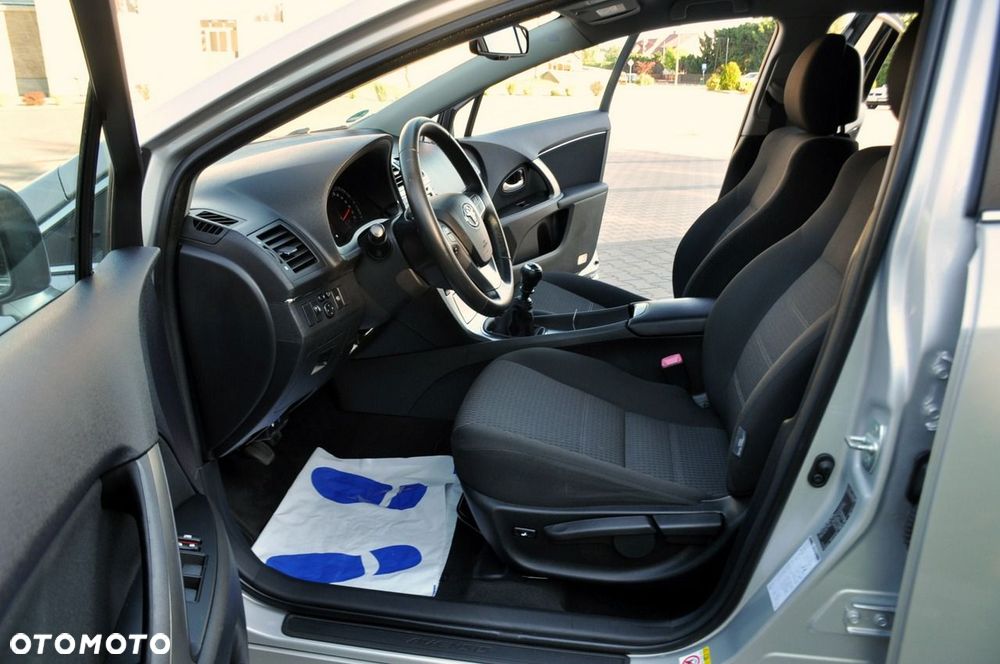 Toyota Avensis - 21