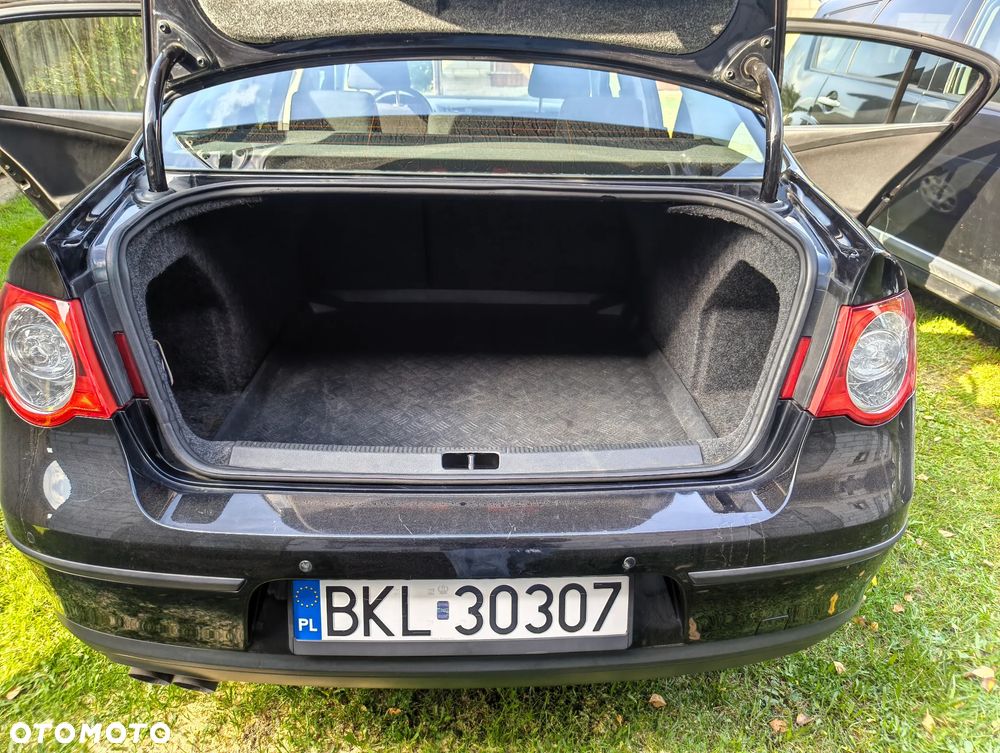 Volkswagen Passat 2.0 TDI DPF BlueMot Comfortline - 17